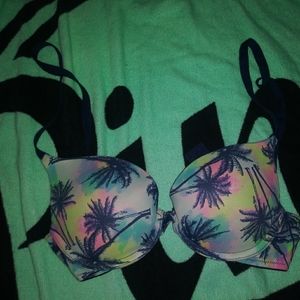 PINK palm trees push up